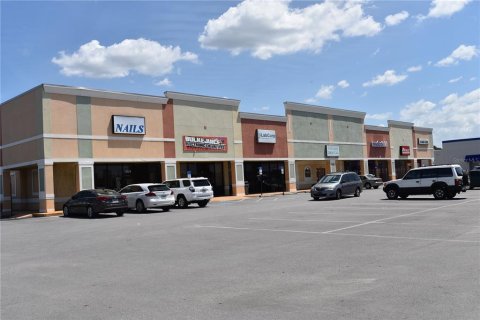 Propiedad comercial en alquiler en New Port Richey, Florida, 132.66 m2 № 1446260 - foto 1