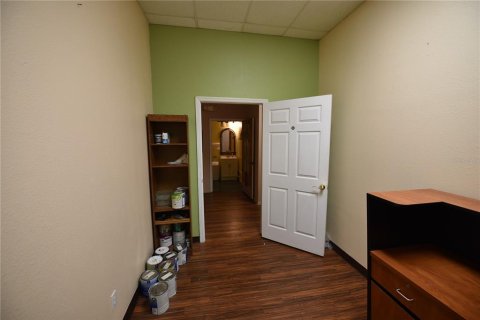 Propiedad comercial en alquiler en New Port Richey, Florida, 132.66 m2 № 1446260 - foto 6