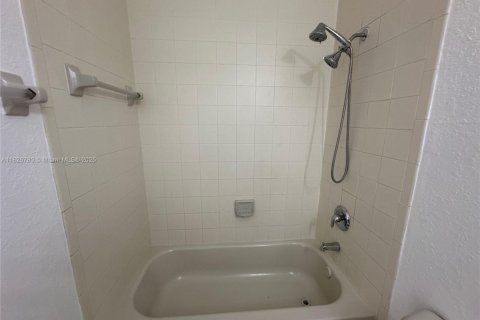 Condo in Homestead, Florida, 2 bedrooms  № 1938363 - photo 15