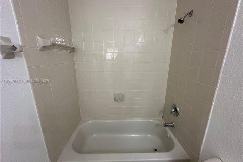 Condo in Homestead, Florida, 2 bedrooms  № 1938363 - photo 11