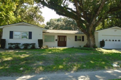 House in Maitland, Florida 4 bedrooms, 186.36 sq.m. № 2224792