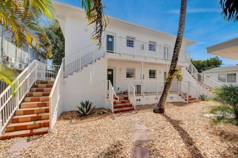 Villa ou maison à louer à Miami, Floride: 46.45 m2 № 1942478 - photo 1