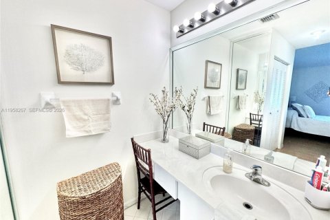 House in Miramar, Florida 2 bedrooms, 96.99 sq.m. № 2020702 - photo 13