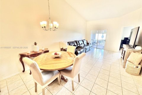 House in Miramar, Florida 2 bedrooms, 96.99 sq.m. № 2020702 - photo 3