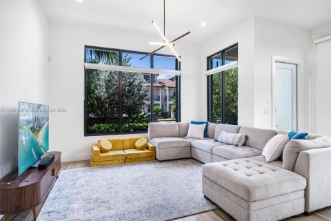 House in Doral, Florida 3 bedrooms, 209.68 sq.m. № 1756694 - photo 4