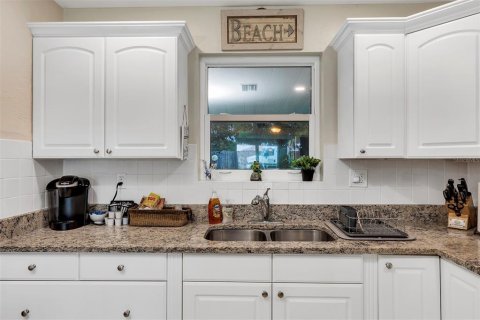 House in Ormond Beach, Florida 3 bedrooms, 123.75 sq.m. № 1899404 - photo 16