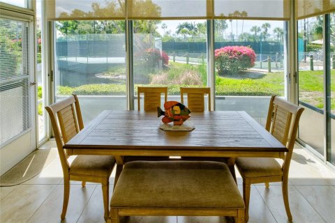 Condo in Sarasota, Florida, 2 bedrooms  № 2144772 - photo 16