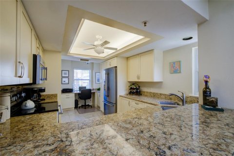 Condo in Sarasota, Florida, 2 bedrooms  № 2144772 - photo 9