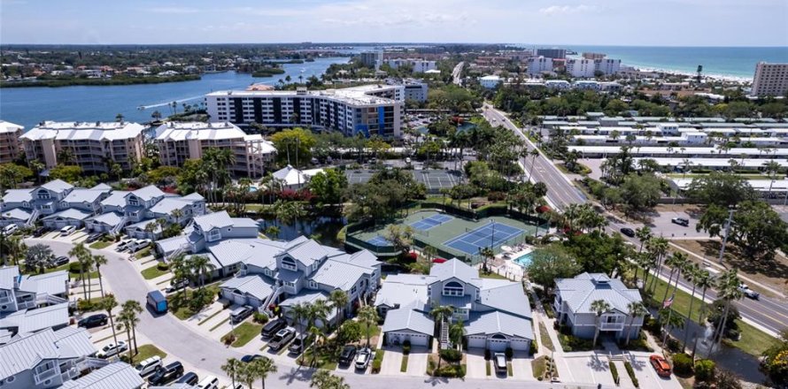 Condo in Sarasota, Florida, 2 bedrooms  № 2144772