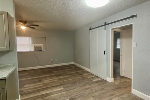 Appartement à louer à Winter Haven, Floride: 1 chambre, 112.97 m2 № 1808758 - photo 3