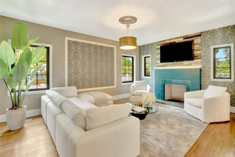 House in Coral Gables, Florida 4 bedrooms, 173.63 sq.m. № 1756889 - photo 5