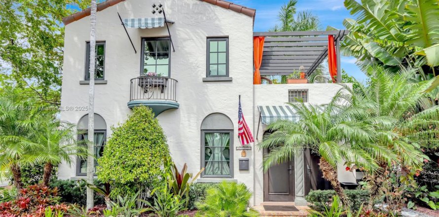 House in Coral Gables, Florida 4 bedrooms, 173.63 sq.m. № 1756889