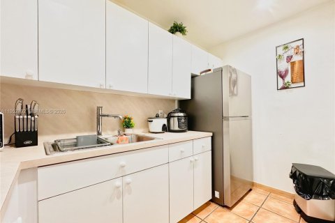 Condominio en alquiler en Miami, Florida, 2 dormitorios, 81.94 m2 № 2008596 - foto 5