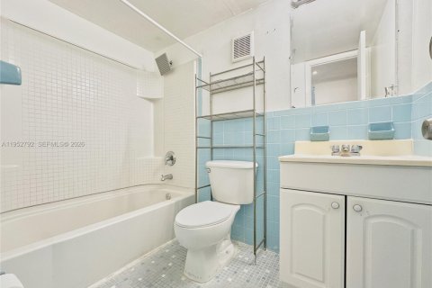 Condominio en alquiler en Miami, Florida, 2 dormitorios, 81.94 m2 № 2008596 - foto 8
