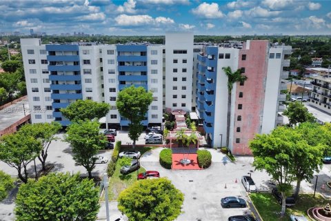 Condominio en Miami, Florida, 2 dormitorios  № 2008596
