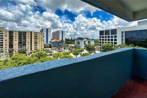 Condominio en alquiler en Miami, Florida, 2 dormitorios, 81.94 m2 № 2008596 - foto 2