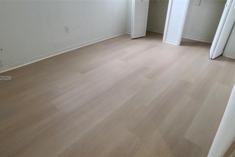 Condominio en alquiler en Miami, Florida, 2 dormitorios, 81.94 m2 № 2008596 - foto 12