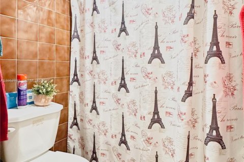 Condominio en alquiler en Miami, Florida, 2 dormitorios, 81.94 m2 № 2008596 - foto 9