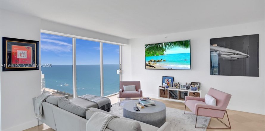 Condominio en Miami Beach, Florida, 2 dormitorios  № 2002734