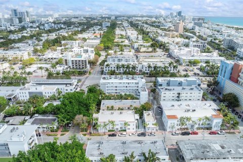 Condo in Miami Beach, Florida  № 1643428 - photo 16