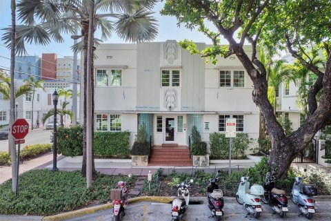 Condo in Miami Beach, Florida  № 1643428 - photo 1
