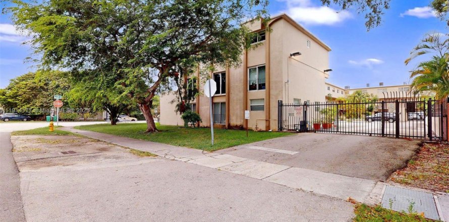 Apartamento en Miami, Florida 2 dormitorios, 66.89 m2 № 1969736