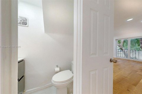 Apartamento en alquiler en Miami, Florida, 2 dormitorios, 66.89 m2 № 1969736 - foto 6