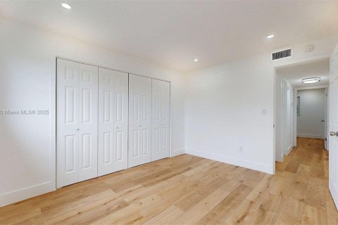 Apartamento en alquiler en Miami, Florida, 2 dormitorios, 66.89 m2 № 1969736 - foto 15