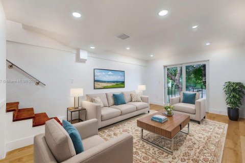 Apartamento en alquiler en Miami, Florida, 2 dormitorios, 66.89 m2 № 1969736 - foto 9