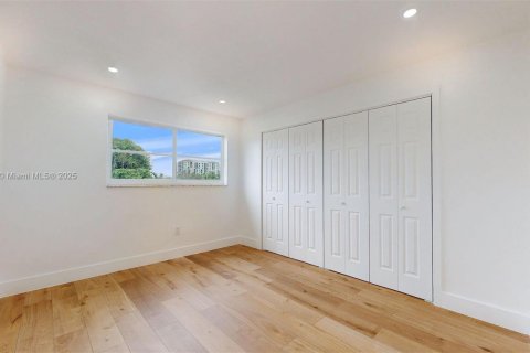 Apartamento en alquiler en Miami, Florida, 2 dormitorios, 66.89 m2 № 1969736 - foto 16