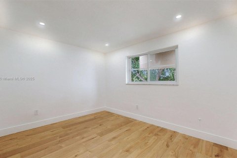 Apartamento en alquiler en Miami, Florida, 2 dormitorios, 66.89 m2 № 1969736 - foto 11