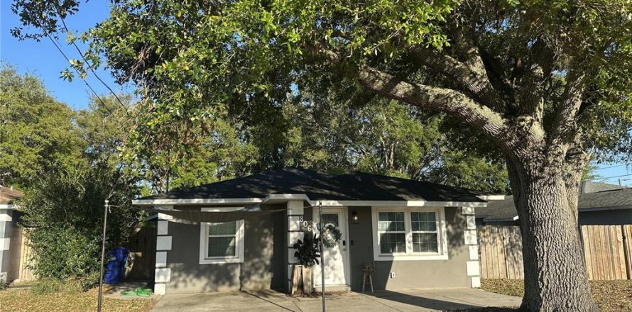 House in Tavares, Florida 2 bedrooms, 109.07 sq.m. № 2395885