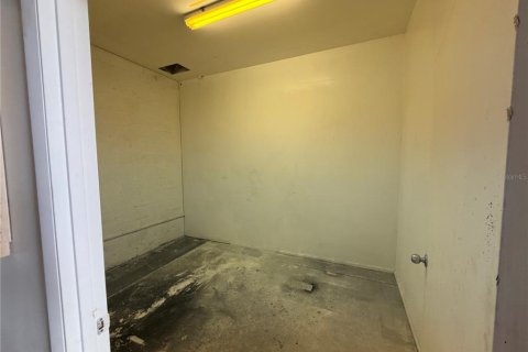 Propiedad comercial en alquiler en Tampa, Florida, 1098.94 m2 № 2147418 - foto 7