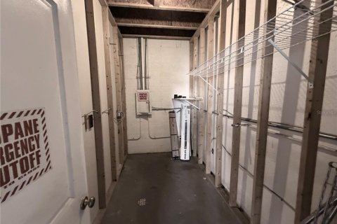 Propiedad comercial en alquiler en Tampa, Florida, 1098.94 m2 № 2147418 - foto 10