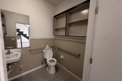 Propiedad comercial en alquiler en Tampa, Florida, 1098.94 m2 № 2147418 - foto 9