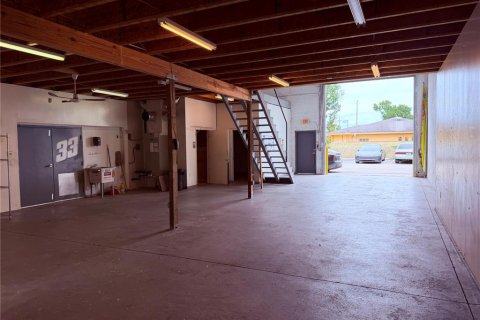 Propiedad comercial en alquiler en Tampa, Florida, 1098.94 m2 № 2147418 - foto 5