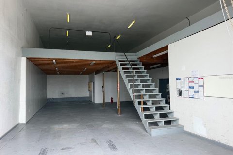 Propiedad comercial en alquiler en Tampa, Florida, 1098.94 m2 № 2147418 - foto 2