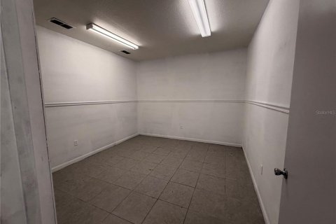 Propiedad comercial en alquiler en Tampa, Florida, 1098.94 m2 № 2147418 - foto 8