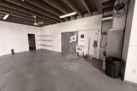 Propiedad comercial en alquiler en Tampa, Florida, 1098.94 m2 № 2147418 - foto 6