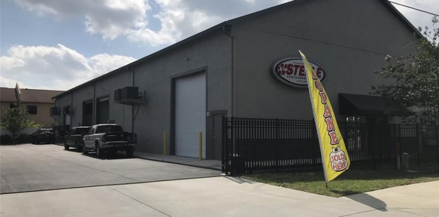 Propiedad comercial en Tampa, Florida 1098.94 m2 № 2147418