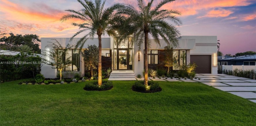 House in Wilton Manors, Florida 5 bedrooms, 392.05 sq.m. № 1821718