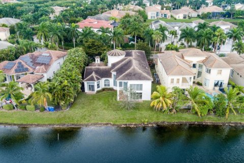 House in Wellington, Florida 6 bedrooms, 449.09 sq.m. № 959425 - photo 1