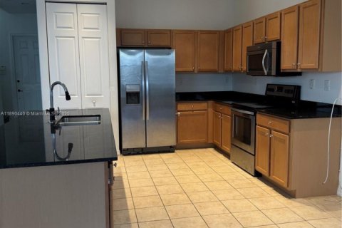 House in Miramar, Florida 3 bedrooms, 183.67 sq.m. № 1943325 - photo 2