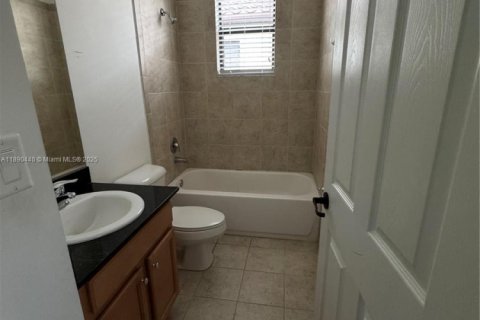 House in Miramar, Florida 3 bedrooms, 183.67 sq.m. № 1943325 - photo 10