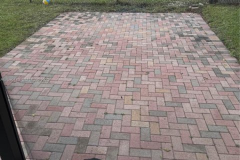 House in Miramar, Florida 3 bedrooms, 183.67 sq.m. № 1943325 - photo 20