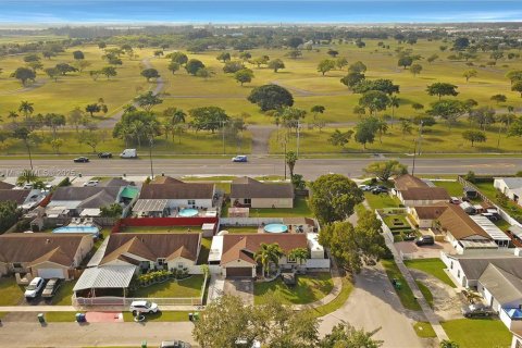 Купить виллу или дом в Хомстед, Флорида 3 спальни, 158.03м2, № 1972890 - фото 28