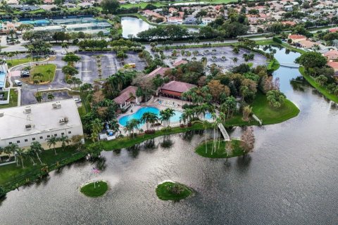 House in Boca Raton, Florida 4 bedrooms, 209.96 sq.m. № 1172985 - photo 1