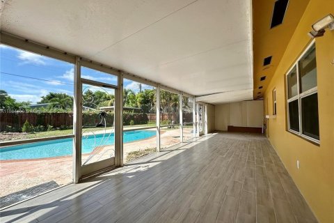 Villa ou maison à louer à Pompano Beach, Floride: 3 chambres, 151.24 m2 № 1931039 - photo 3