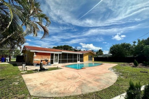 Villa ou maison à louer à Pompano Beach, Floride: 3 chambres, 151.24 m2 № 1931039 - photo 2
