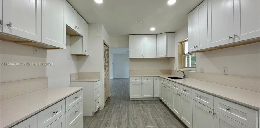 Villa ou maison à Pompano Beach, Floride 3 chambres, 151.24 m2 № 1931039